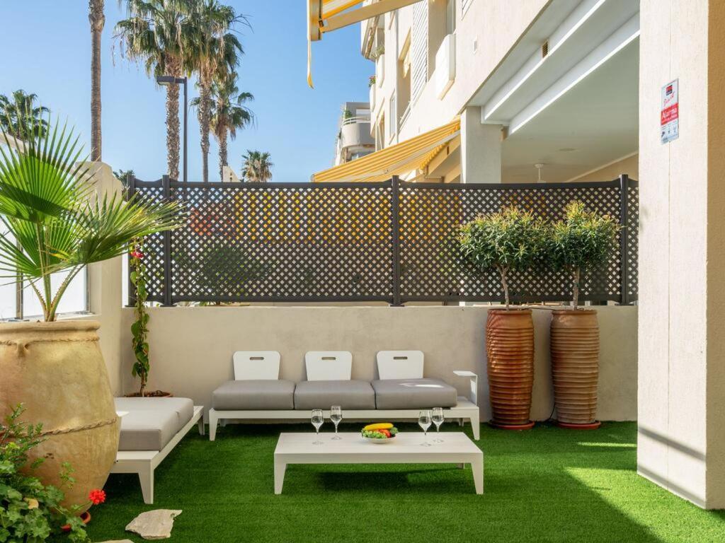 Lola Y Manuela En Primera Linea Playa Carihuela Con Excelente Terraza-jardin De 80 M2 Frente Al Mar Con Aparcamiento Privado Ideal Descansar Oyendo Olas Del Mar *